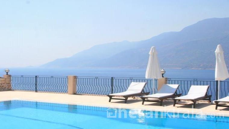 Antalya Kaş’ta lüks havuzlu haftalık kiralık villa   