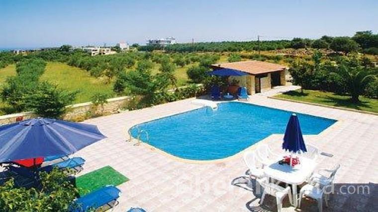 İzmir Çeşme'de lüks  havuzlu kiralık villa   