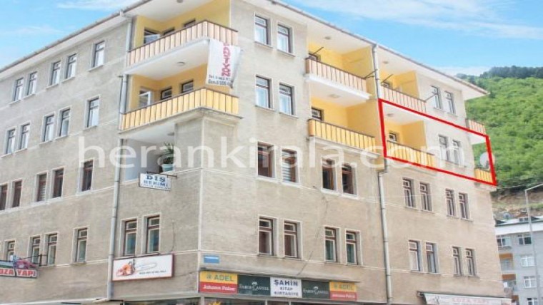 Trabzon maçka'da 3.katta şehir ve nehir manzaralı iki yatak odalı balkonlu daire - 7 kişilik