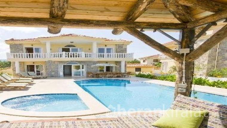 İzmir ceşme de tatil keyfi özel havuzlu ful eşyalı kiralık villa